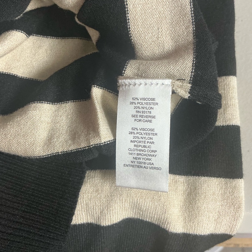 T Tahari Black and Tan Striped V-Neck Sweater - Picture 7 of 8
